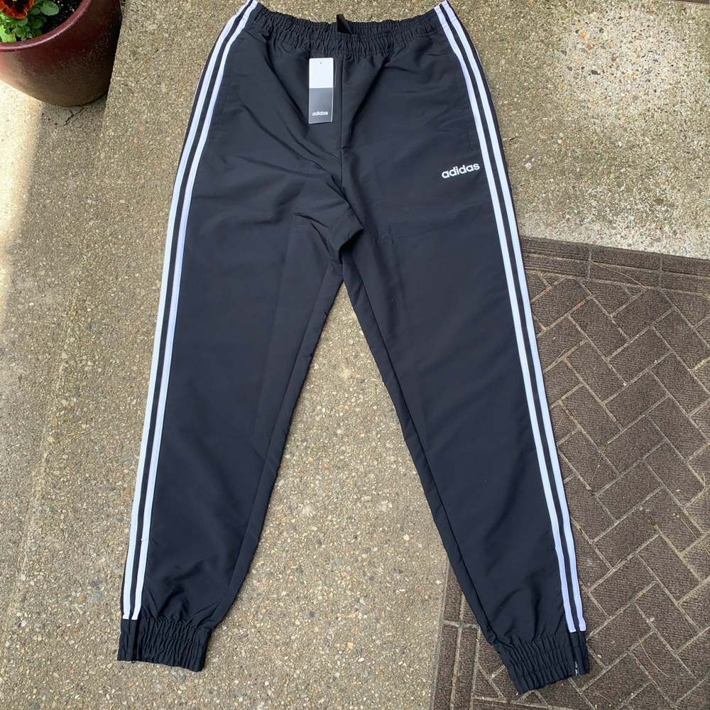 Men’s Adidas sweatpants/joggers
